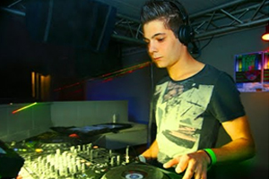Deejay Gia @ frozen beatz 2012